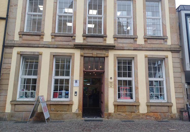 Exkursion ins Friedenszentrum